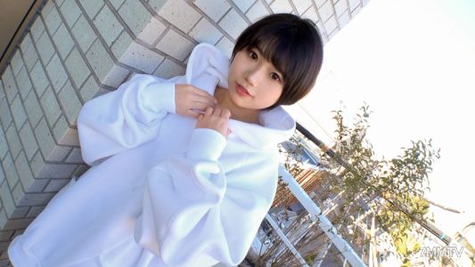 SIRO-5071 [Surprisingly Perverted With A Cute Face？ ] She Just Came To The AV Shoot With A Baggy Hoodie On Top And Not Wearing Her Pants Or Skirt (panties As Soon As She Turned Over The Hoodie). AV Application On The Net → AV Experience Shooting 1982