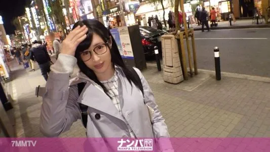 200GANA-2080 嚴重調情,第一槍。 1340 在新橋發現了一個愛讀書的眼鏡女孩。突然說“請讓我做愛”,一個男人突然進來指責我“你為什麼擅自使用我的房間?”