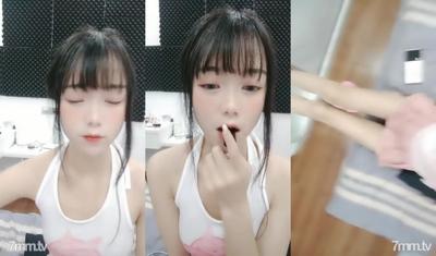 Cute Lolita [Electrical Meow] Five-hour Show With A Big Black Bull Orgasm Until Collapsed, Being Teased By Netizens Chatting And Talking, I Can&quott Stand It!