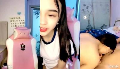 Sweet-looking And Pure Loli Cute Girl Is Having Sex With Her Girlfriend For The First Time At Home, Puts On Cotton Socks, Sucks Breasts, Buckles, Flirts, Presses Her Legs In And Out, And Pushes The Upper Position To Ride And Let The Girl Move By Herself