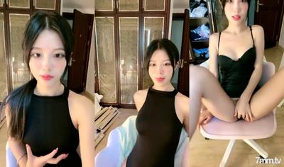 Slender Miss Sister [Aba Aba Does Not Go Home] The Little Cat Wants To Kiss And Rub On The Beautiful Woman &quotI Will Become Lazy After Paying Off The Credit Card Hahaha" Very Handsome Beauty! .mp4