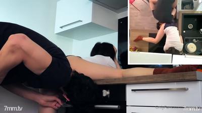 [중국-프랑스 커플의 섹스일기 ❤️] 굶어죽는 남자친구가 부엌에서 휘핑크림 먹여주고 성교 듀얼앵글셀카 HD 1080P