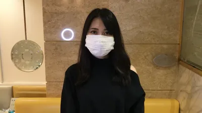 fc2-ppv 2339848 一名 25 歲的美麗空姐,因電暈危機而需要幫助。將撲克臉推到嘔吐的邊緣,Irama → 射精。 FC2-PPV-2339848