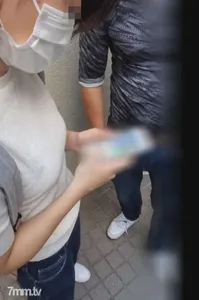 fc2-ppv 2726453 詐騙探訪4P【個人】帶我去閨蜜家,不知不覺打開前門,闖入3男立即強姦2小媽,當天懷孕。 FC2-PPV-2726453